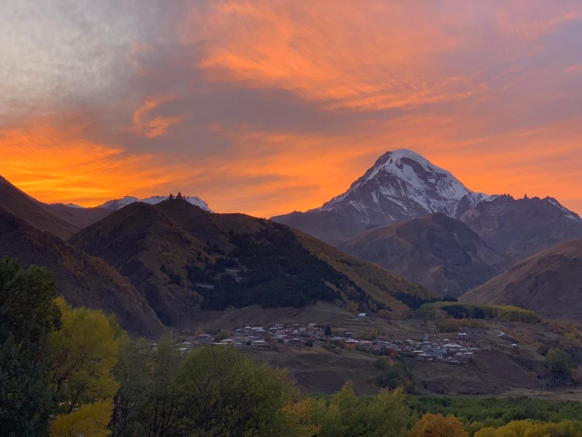 Old District Hotell Kazbegi Eksteriør bilde
